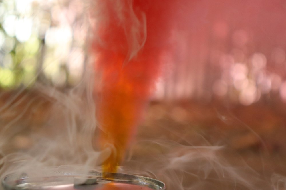 L'utilisation de fumigènes et de feux à main pour toutes vos célébrations. 